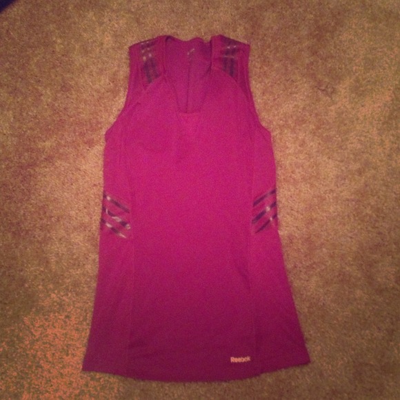 Reebok easy tone play dry top