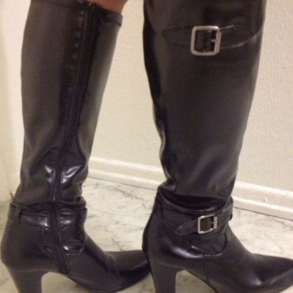 NEW!! Black knee high boots size 8 1/2