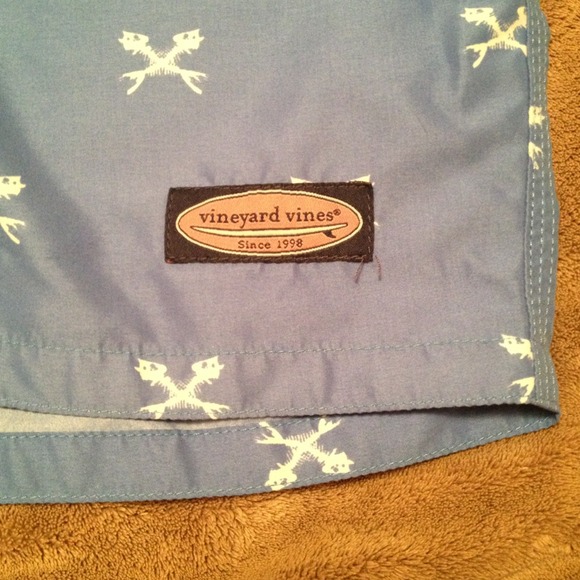 💥SOLD💥 Men's Vineyard Vines swim trunks! - Picture 2 of 4