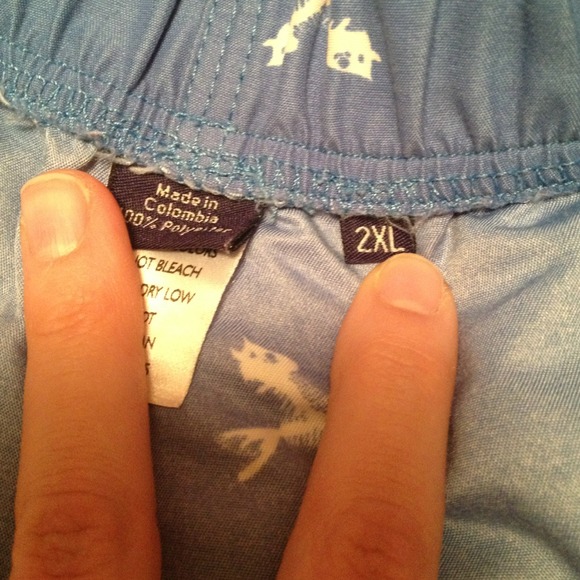 💥SOLD💥 Men's Vineyard Vines swim trunks! - Picture 3 of 4
