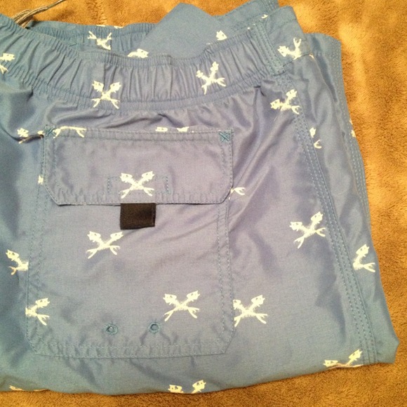 💥SOLD💥 Men's Vineyard Vines swim trunks! - Picture 4 of 4