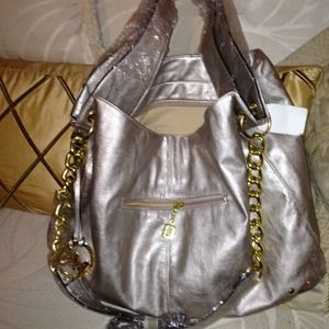 Extra pics of MK purse.
