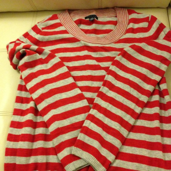 Tommy Hilfiger sweater barely worn twice - Picture 3 of 3