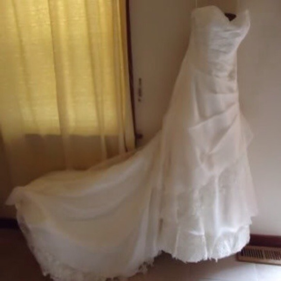 Never use  WEDDING DRESS new DEMETRIOS✂✂price cut