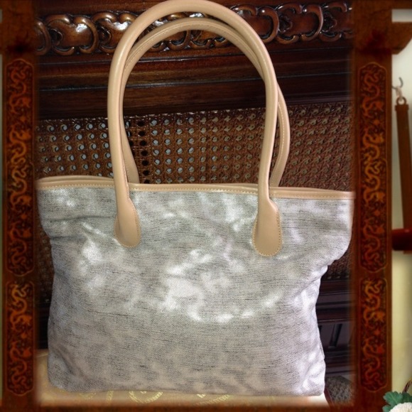 🌺SOLD in a bundle🌺Silver canvas tote bag - New!