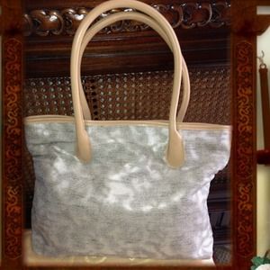 🌺SOLD in a bundle🌺Silver canvas tote bag - New!