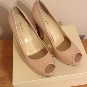 ❗❗reduced❗❗Coach Brana patent leather heel