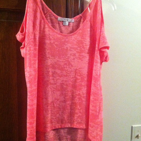 Coral hi-low tee