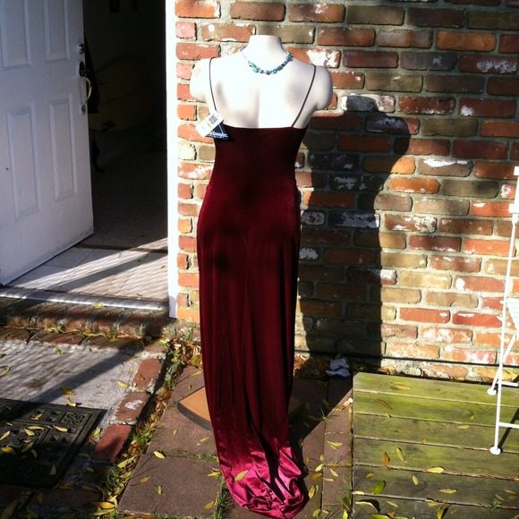 Velvet gown - Picture 3 of 3