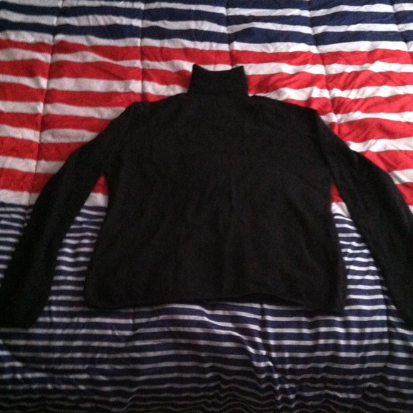 Black cashmere turtleneck