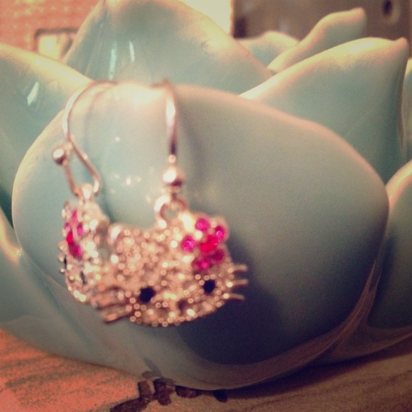 Crystal hello kitty earrings