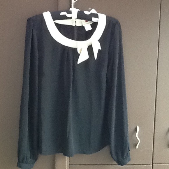 SOLD in a bundle! Black blouse with cream neckline