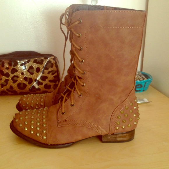 🚫Sold🚫Studded brown boots