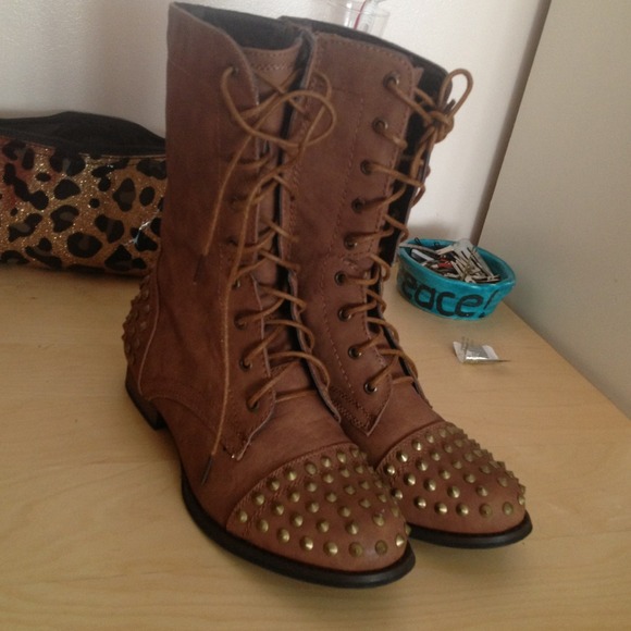 🚫Sold🚫Studded brown boots - Picture 2 of 4