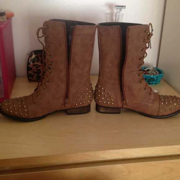 🚫Sold🚫Studded brown boots - Picture 3 of 4