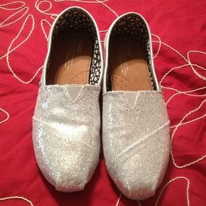 HOLD !!!Toms Silver Glitter size 8 never worn !!