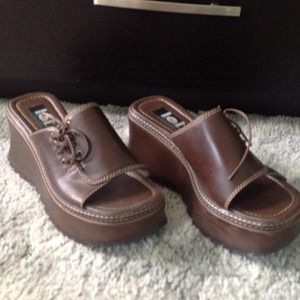 L.E.I. Platform brown leather sandals