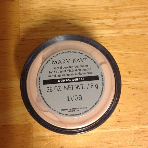 Mary Kay Ivory 0.5 Mineral Powder Foundation