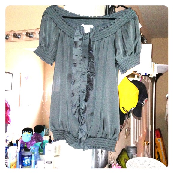❤TRADED❤Off the Shoulder Sexy Button Up Blouse