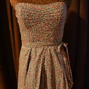 Cute summer dress with floral print!