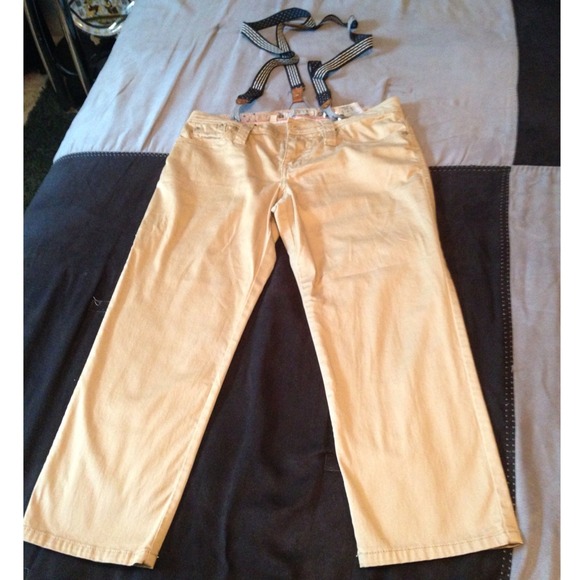 Guess Capri cream color pants with straps