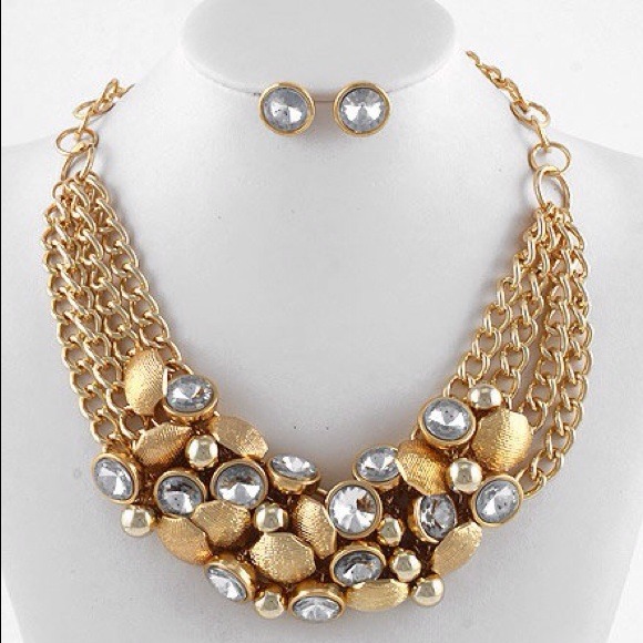 Gold necklace set