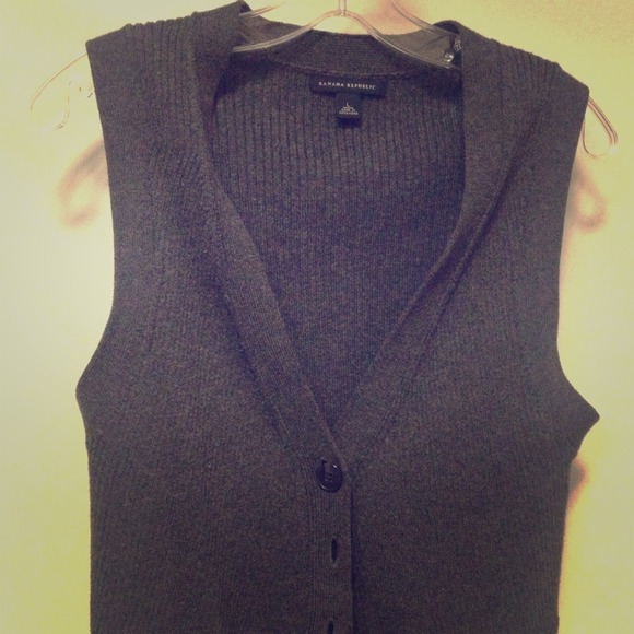 Gray knit Banana Republic vest