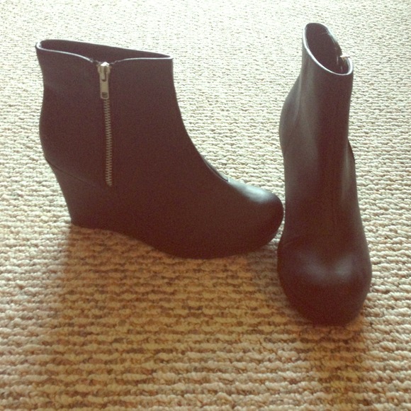 Asos side zip black booties fits UK Size 6 , US 8