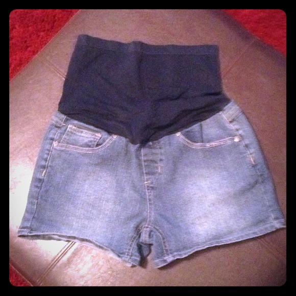 Maternity shorts