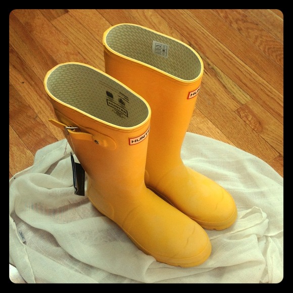 Hunter yellow boots