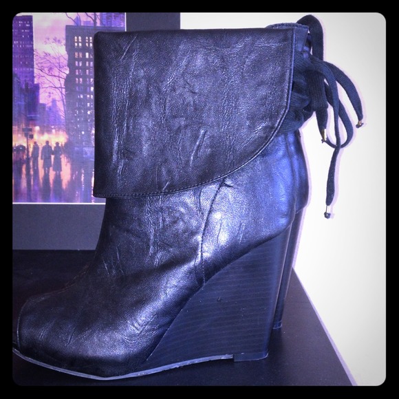 ✨REDUCED!!!✨Dollhouse wedged peep toe booties