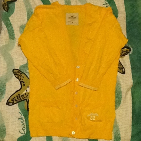 LAST CHANCE!Yellow button down cardigan 3/4 sleeve