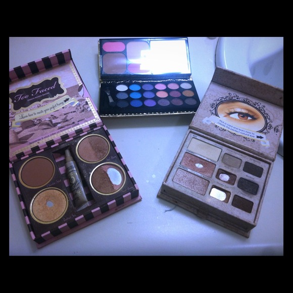 Too face palettes and unused palette lot🌹