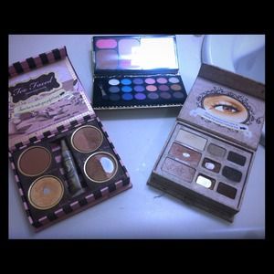 Too face palettes and unused palette lot🌹