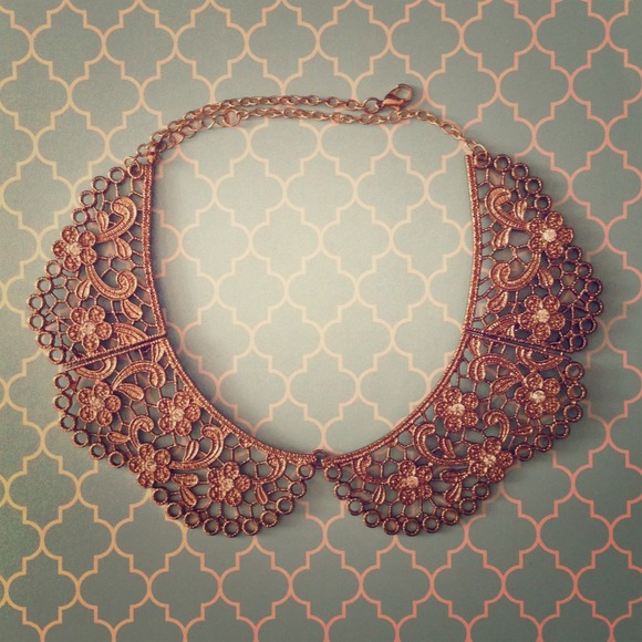 Peter Pan collar necklace