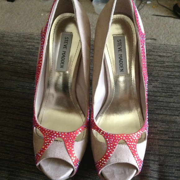 ***REDUCED***Nude Steve Madden high heels shoes
