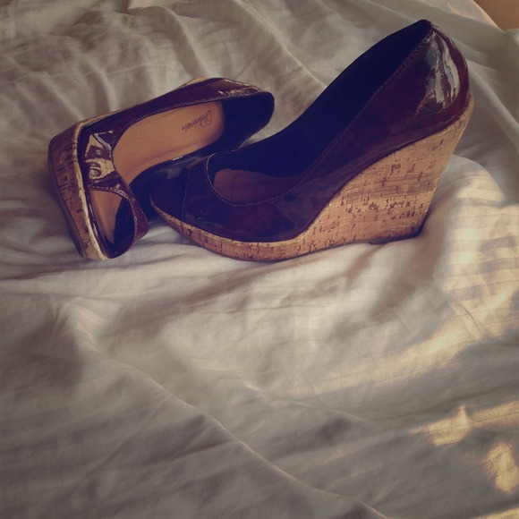 Dark brown cork wedge