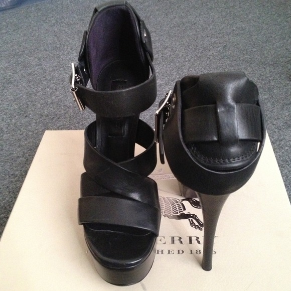 🔴SOLD🔴Authentic Burberry stilettos - Picture 2 of 4