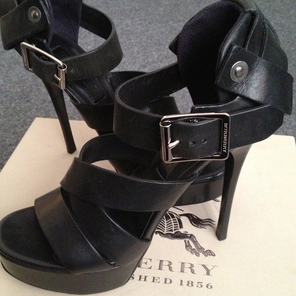 🔴SOLD🔴Authentic Burberry stilettos - Picture 3 of 4