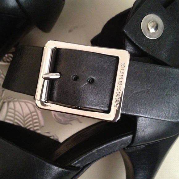 🔴SOLD🔴Authentic Burberry stilettos - Picture 4 of 4