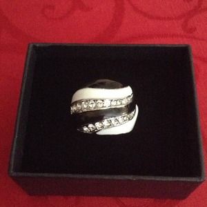 Black and White Fashion Ring Sz 8