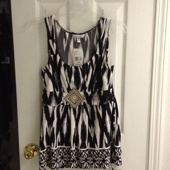 Brand new black and white top