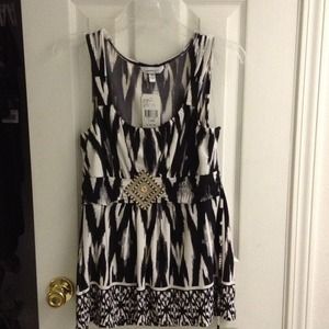 Brand new black and white top