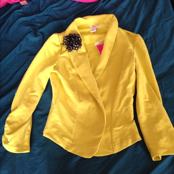 Yellow blazer