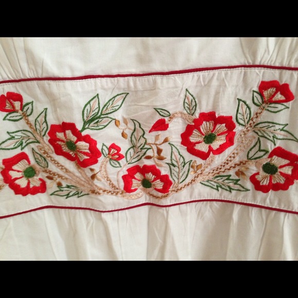 🌺SOLD🌺White embroidered sundress - Picture 2 of 3