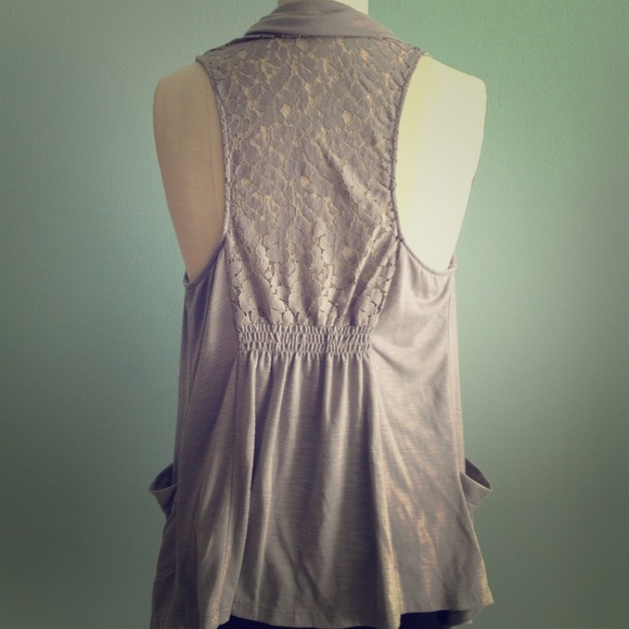 Open front lace back grey sleeveless cardigan.