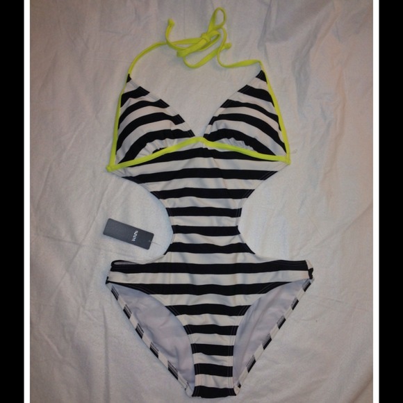 🔴SOLD🔴🌴One Piece swimsuit🌴 - Picture 2 of 4