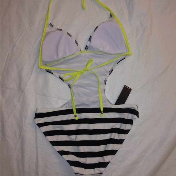 🔴SOLD🔴🌴One Piece swimsuit🌴 - Picture 3 of 4