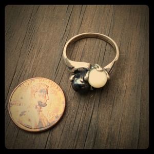 Sterling Silver Black and White Pearl ring