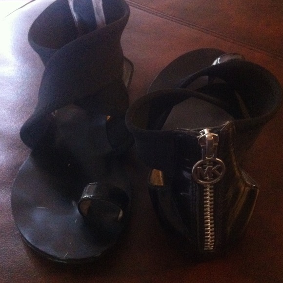 ✨✨✨Sold sold Authentic MK sandals sold sold✨✨✨